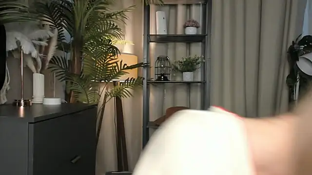 Snapshot of ChinBonnell chatting on 11/16/25, 05:45 ChinBonnell online show from 11/16/25, 05:45