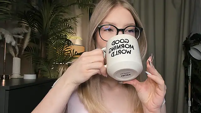 Snapshot of ChinBonnell chatting on 11/15/25, 05:44 ChinBonnell online show from 11/15/25, 05:44