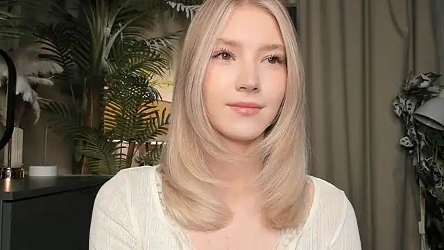 Snapshot of ChinBonnell chatting on 12/15/25, 05:46 ChinBonnell online show from 12/15/25, 05:46