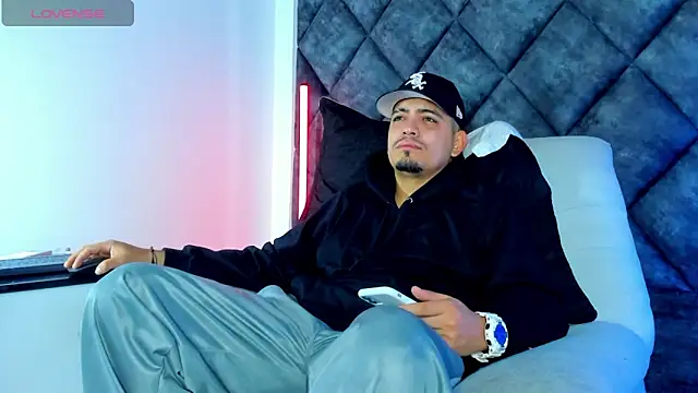 OwenStonne  online show from 12/18/25, 01:04