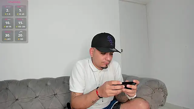 Snapshot of OwenStonne_ chatting on 09/23/25, 03:57 OwenStonne online show from 09/23/25, 03:57