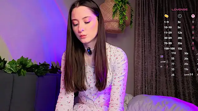 KayleeAgney online show from 12/05/25, 05:44