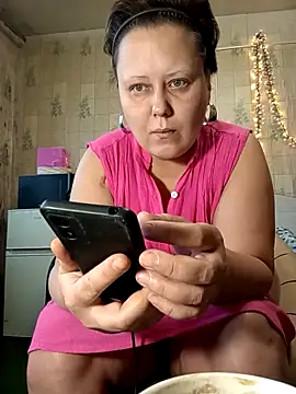 Snapshot of Tupo070481 chatting on 12/23/25, 08:35 Tupo070481 online show from 12/23/25, 08:35