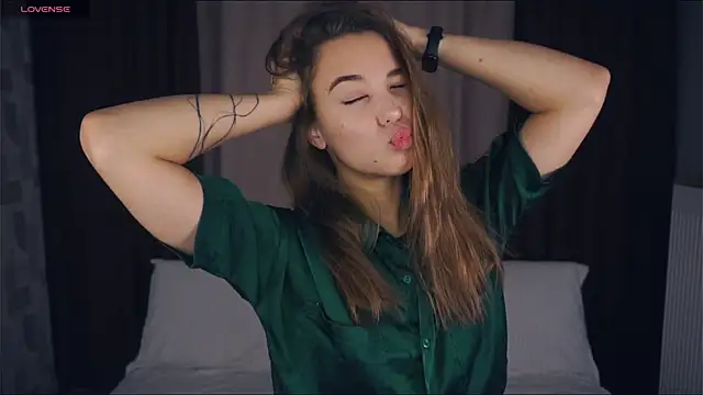 Snapshot of KayleenCurtis chatting on 10/22/25, 05:18 KayleenCurtis online show from 10/22/25, 05:18