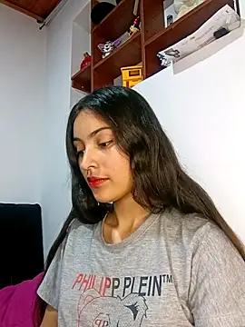 Snapshot of hotwife26 chatting on 02/15/26, 12:00 hotwife26 online show from 02/15/26, 12:00