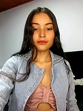 Snapshot of hotwife26 chatting on 02/14/26, 01:06 hotwife26 online show from 02/14/26, 01:06