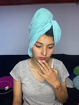 Snapshot of hotwife26 chatting on 12/22/25, 03:12 hotwife26 online show from 12/22/25, 03:12