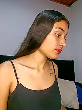 Snapshot of hotwife26 chatting on 02/04/26, 02:06 hotwife26 online show from 02/04/26, 02:06