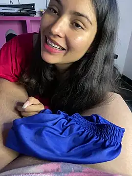 Snapshot of hotwife26 chatting on 08/04/26, 01:37 hotwife26 online show from 08/04/26, 01:37