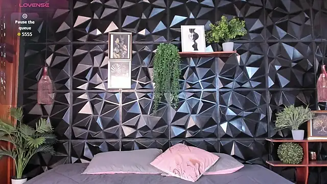 April  foxx online show from 12/05/25, 02:15