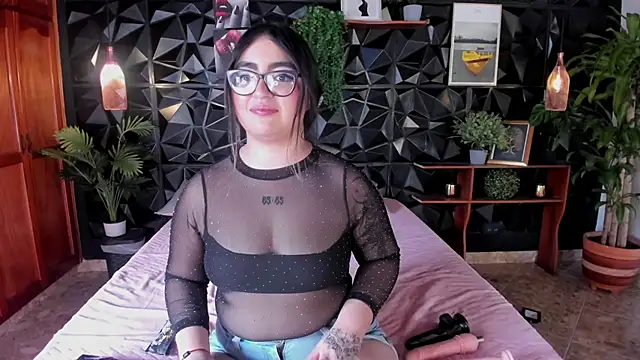 April  foxx online show from 10/22/25, 05:01