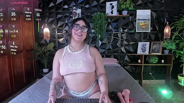 April  foxx online show from 09/27/25, 03:40