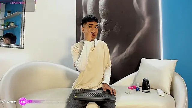 Snapshot of ender_h0t chatting on 11/27/25, 01:44 ender h0t online show from 11/27/25, 01:44