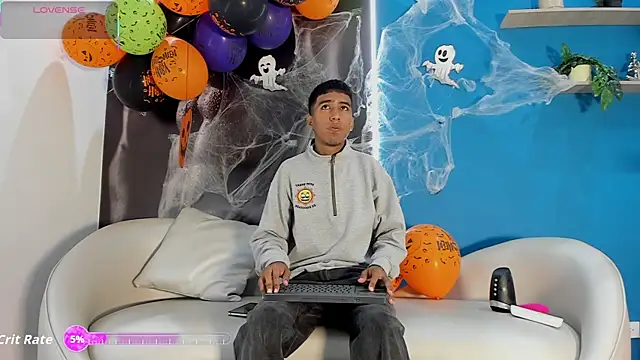 Snapshot of ender_h0t chatting on 10/28/25, 01:43 ender h0t online show from 10/28/25, 01:43