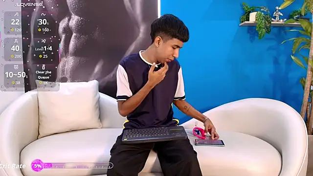 Snapshot of ender_h0t chatting on 09/10/25, 01:43 ender h0t online show from 09/10/25, 01:43