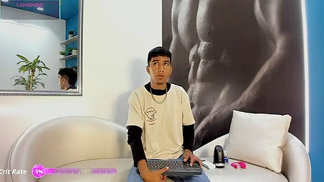 Snapshot of ender_h0t chatting on 11/16/25, 01:38 ender h0t online show from 11/16/25, 01:38