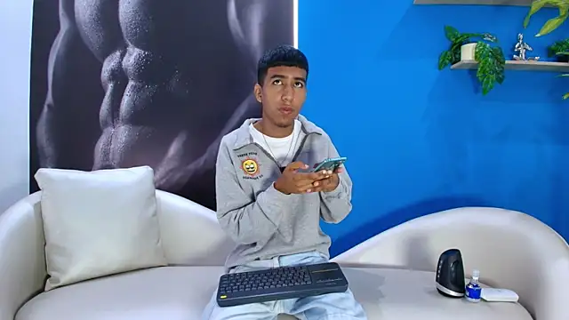 Snapshot of ender_h0t chatting on 09/30/25, 02:01 ender h0t online show from 09/30/25, 02:01