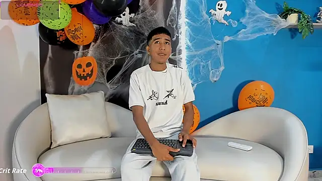 Snapshot of ender_h0t chatting on 10/24/25, 01:43 ender h0t online show from 10/24/25, 01:43