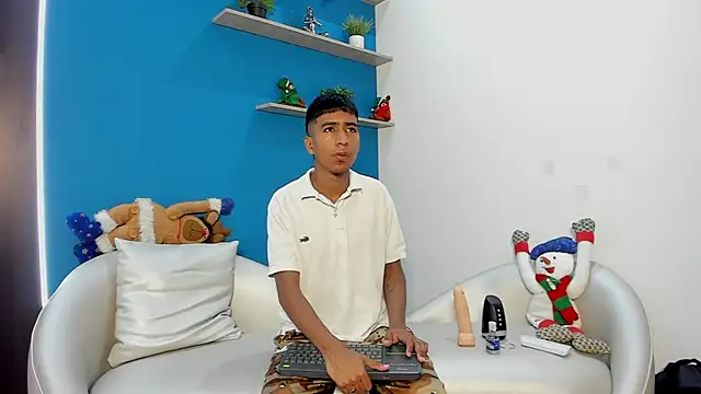 Snapshot of ender_h0t chatting on 12/18/25, 07:40 ender h0t online show from 12/18/25, 07:40