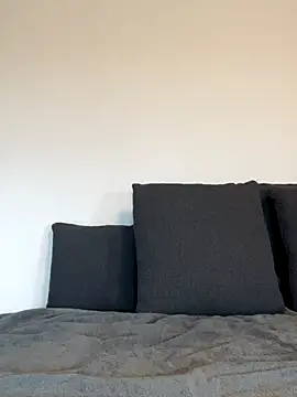 Snapshot of LauraLuxxx chatting on 11/14/25, 08:18 LauraLuxxx online show from 11/14/25, 08:18