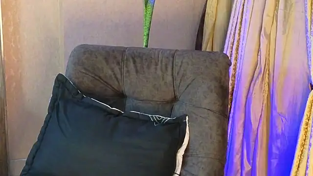 Snapshot of BenjaminCol_ chatting on 10/02/25, 11:41 BenjaminCol online show from 10/02/25, 11:41