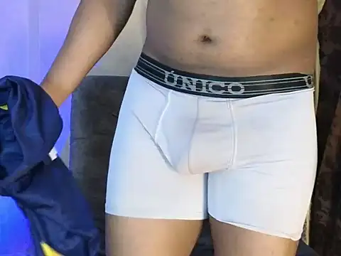 BenjaminCol  online show from 11/05/25, 08:39