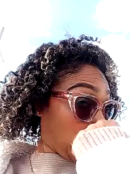 Snapshot of BiiancaEstradaa chatting on 04/12/26, 08:45 BiiancaEstradaa online show from 04/12/26, 08:45