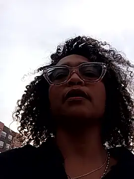 Snapshot of BiiancaEstradaa chatting on 04/15/26, 10:32 BiiancaEstradaa online show from 04/15/26, 10:32