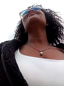 Snapshot of BiiancaEstradaa chatting on 04/04/26, 05:30 BiiancaEstradaa online show from 04/04/26, 05:30