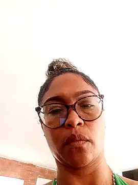 Snapshot of BiiancaEstradaa chatting on 03/12/26, 01:59 BiiancaEstradaa online show from 03/12/26, 01:59