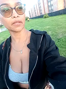 Snapshot of BiiancaEstradaa chatting on 04/09/26, 10:49 BiiancaEstradaa online show from 04/09/26, 10:49