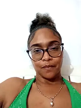 Snapshot of BiiancaEstradaa chatting on 03/05/26, 11:54 BiiancaEstradaa online show from 03/05/26, 11:54