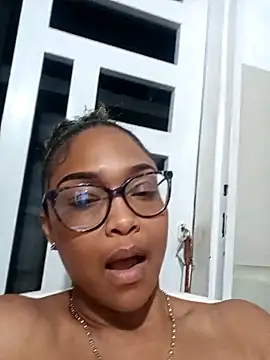 Snapshot of BiiancaEstradaa chatting on 03/18/26, 04:26 BiiancaEstradaa online show from 03/18/26, 04:26