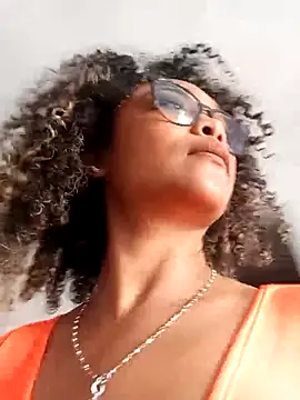 Snapshot of BiiancaEstradaa chatting on 03/10/26, 01:04 BiiancaEstradaa online show from 03/10/26, 01:04