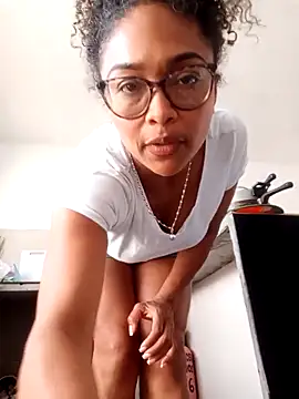 Snapshot of BiiancaEstradaa chatting on 03/03/26, 02:35 BiiancaEstradaa online show from 03/03/26, 02:35