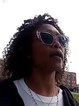 Snapshot of BiiancaEstradaa chatting on 04/14/26, 02:11 BiiancaEstradaa online show from 04/14/26, 02:11