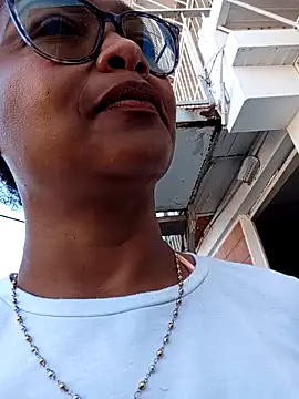 Snapshot of BiiancaEstradaa chatting on 03/15/26, 12:34 BiiancaEstradaa online show from 03/15/26, 12:34