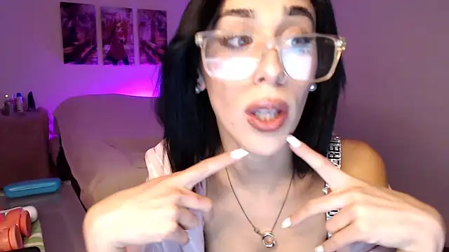 Snapshot of Sofia_Amour chatting on 09/24/25, 12:07 Sofia Amour online show from 09/24/25, 12:07