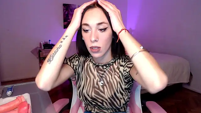 Snapshot of Sofia_Amour chatting on 09/29/25, 10:15 Sofia Amour online show from 09/29/25, 10:15