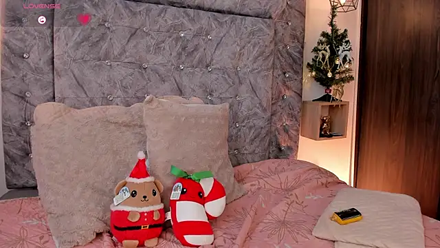 Seraphyne666 online show from 11/21/25, 07:24