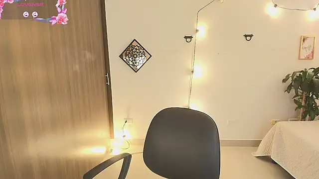 Seraphyne666 online show from 11/14/25, 07:28