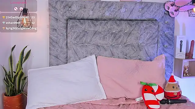 Seraphyne666 online show from 12/13/25, 08:04