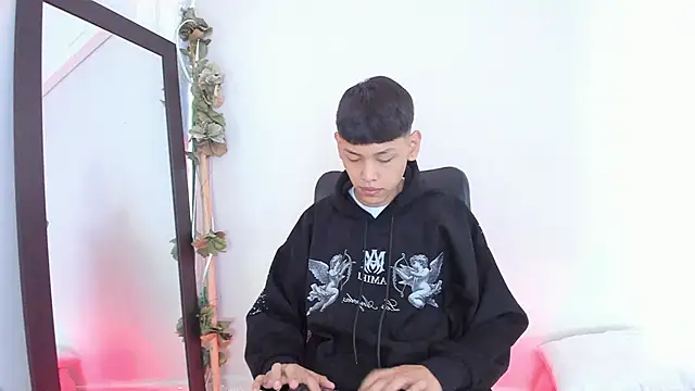 Snapshot of zeus_blaze chatting on 09/12/25, 11:54 zeus blaze online show from 09/12/25, 11:54