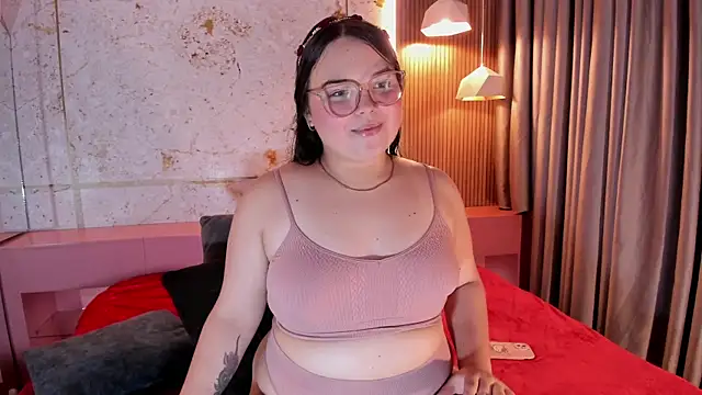 Snapshot of Lushi_Love chatting on 09/29/25, 06:57 Lushi Love online show from 09/29/25, 06:57
