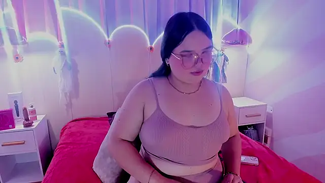 Snapshot of Lushi_Love chatting on 10/15/25, 05:21 Lushi Love online show from 10/15/25, 05:21