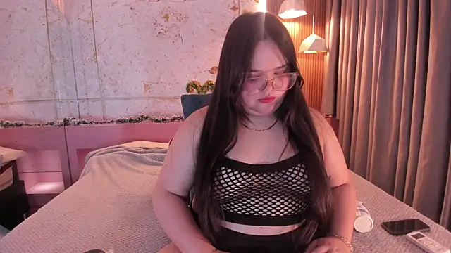 Snapshot of Lushi_Love chatting on 12/23/25, 01:49 Lushi Love online show from 12/23/25, 01:49