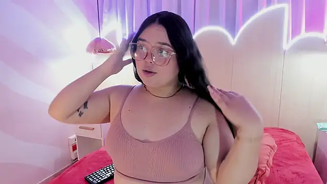 Snapshot of Lushi_Love chatting on 09/18/25, 07:17 Lushi Love online show from 09/18/25, 07:17