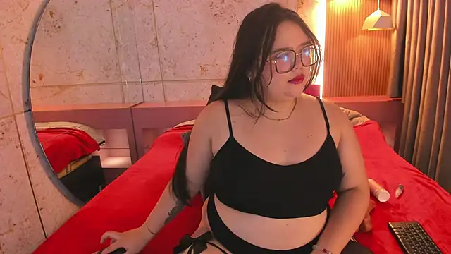 Snapshot of Lushi_Love chatting on 02/07/26, 01:02 Lushi Love online show from 02/07/26, 01:02