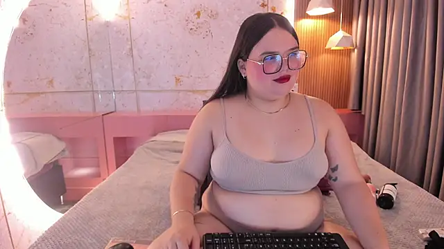 Snapshot of Lushi_Love chatting on 03/02/26, 02:34 Lushi Love online show from 03/02/26, 02:34