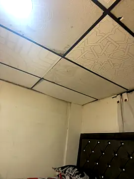 Mia jhoonson online show from 11/19/25, 10:37